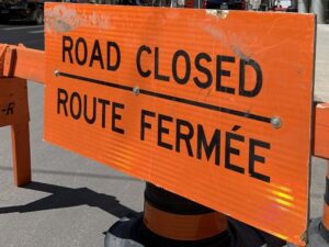 Weekend traffic warning: Watermain valve repairs to close Vanier Parkway ramps and Highway 417 lanes