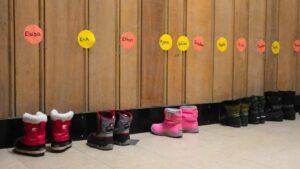 Police looking for 2 suspects after robbery in Barrhaven